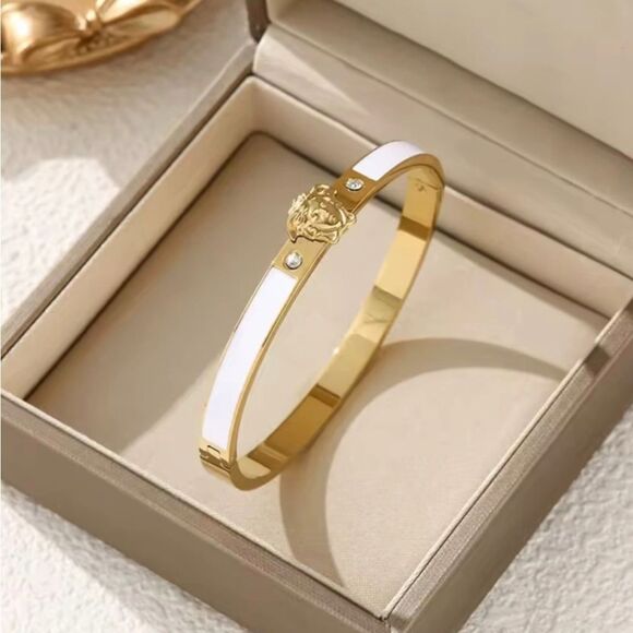 Bella Boutique Jewelry - 18K Gold Medusa Head White Oil Drip  Diamond Bracelet